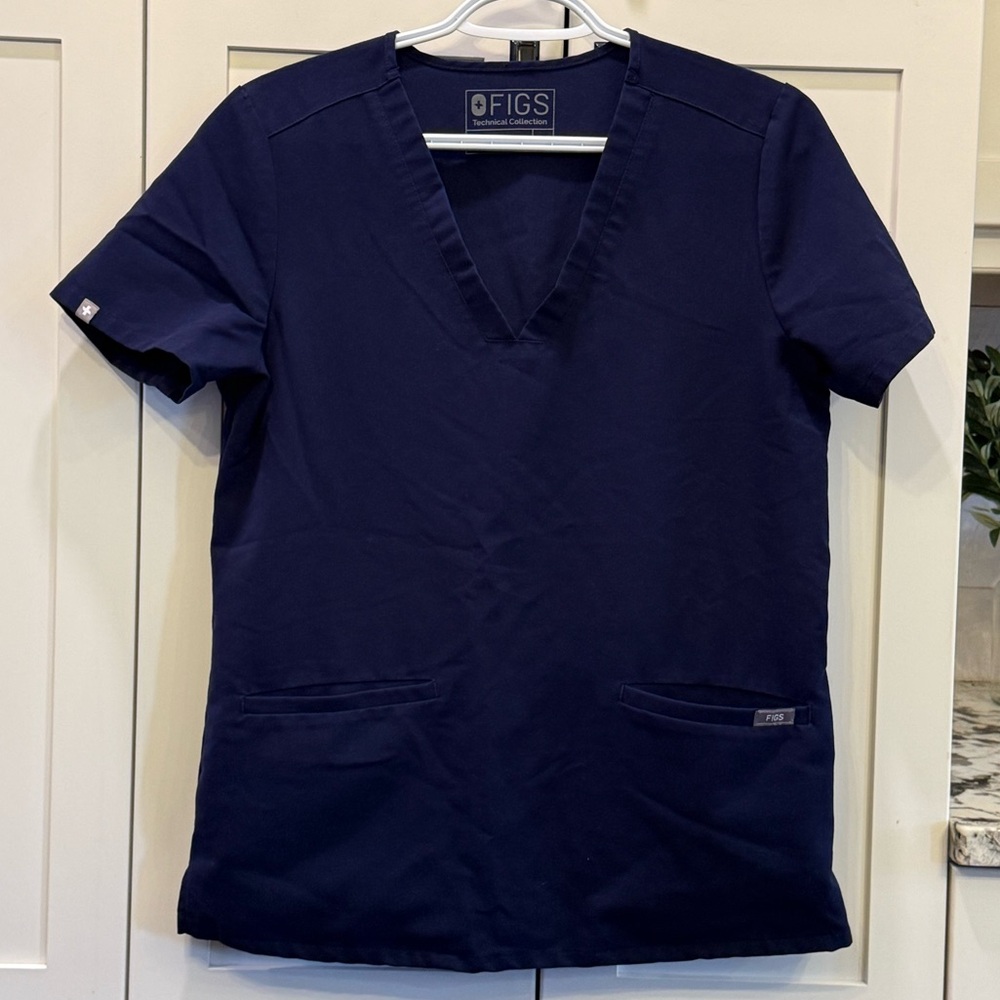Figs Casma Three-Pocket Scrub Top™